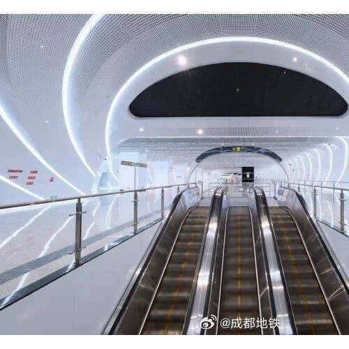 三雄极光赋能成都地铁17号线二期，光影艺术融合巴蜀文化